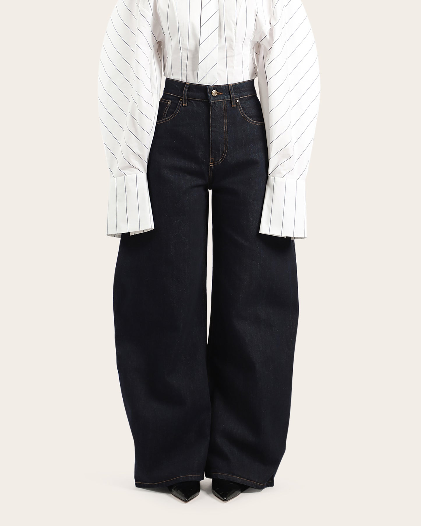Rounded Rinse Wash Jeans