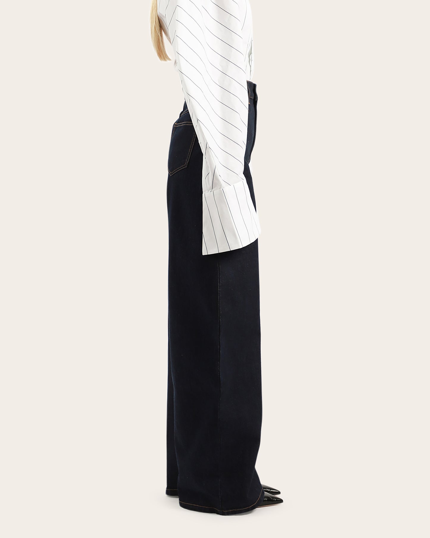 Rounded Rinse Wash Jeans