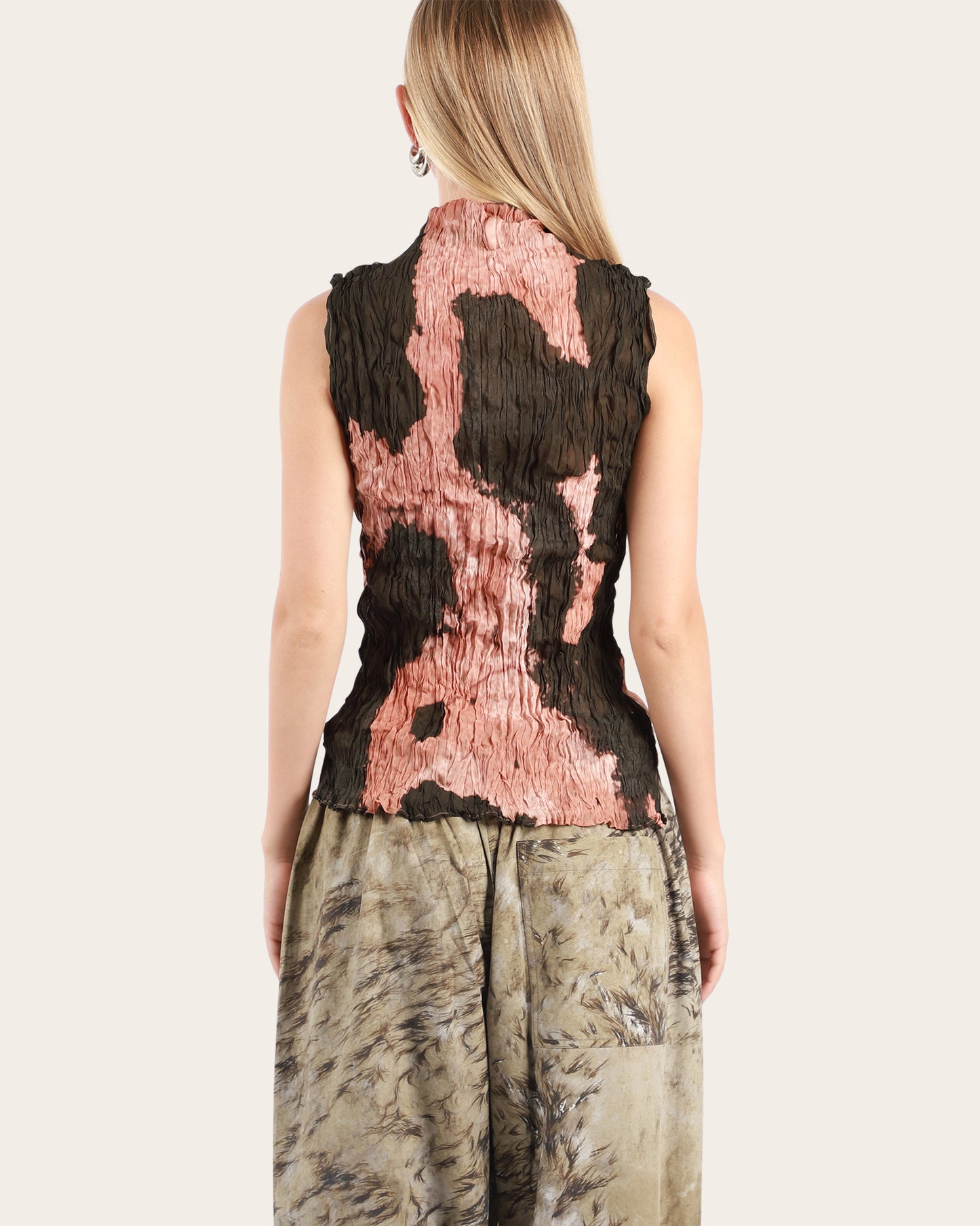 Sleeveless Turtle Neck