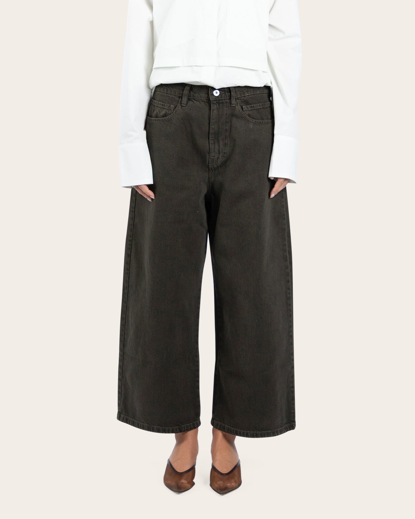 Wide-Fit Cropped Jeans