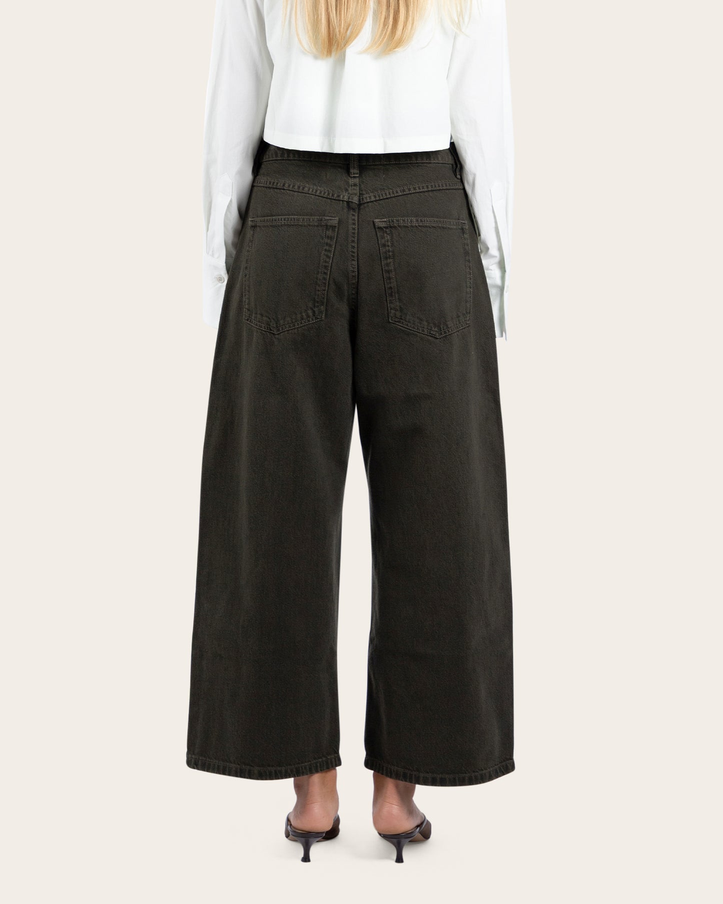 Wide-Fit Cropped Jeans