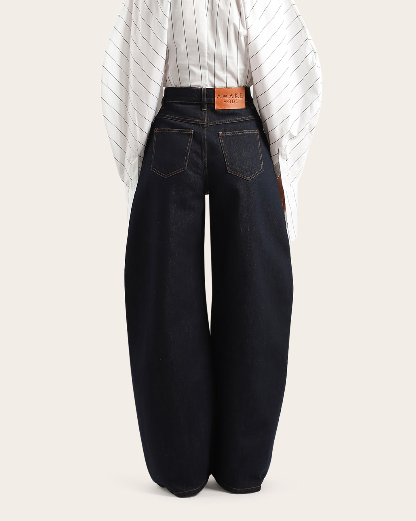 Rounded Rinse Wash Jeans