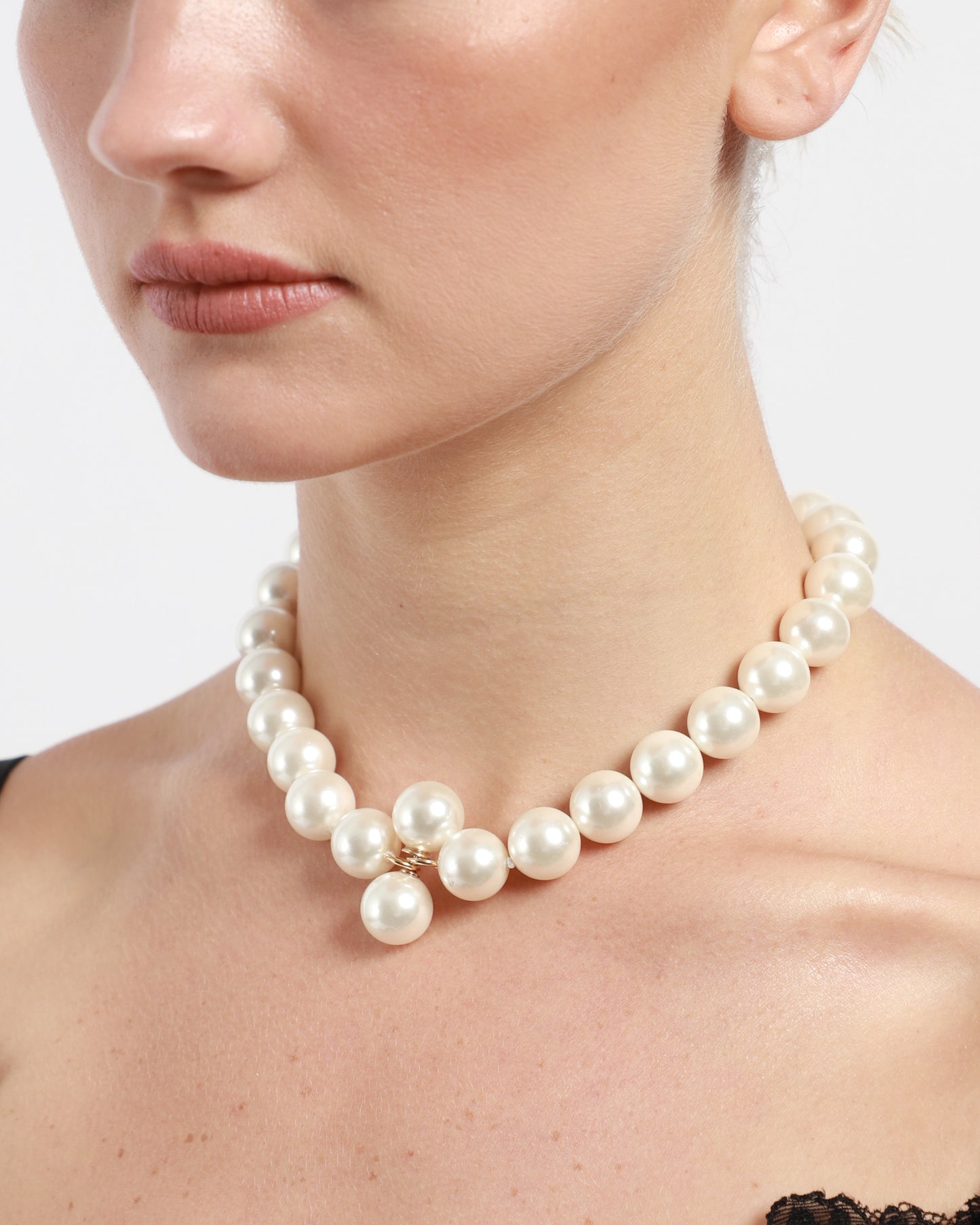 Bandage Pearl Necklace