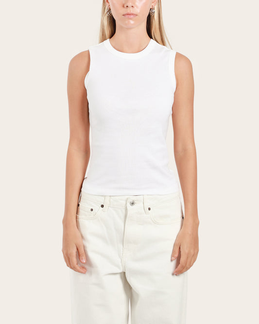 Esmé Tank