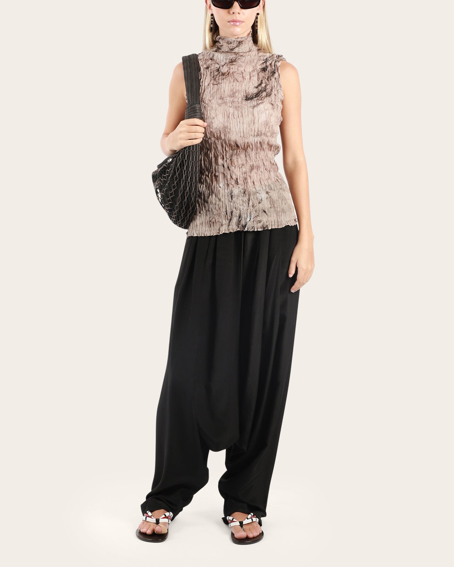 Sleeveless Turtle Neck