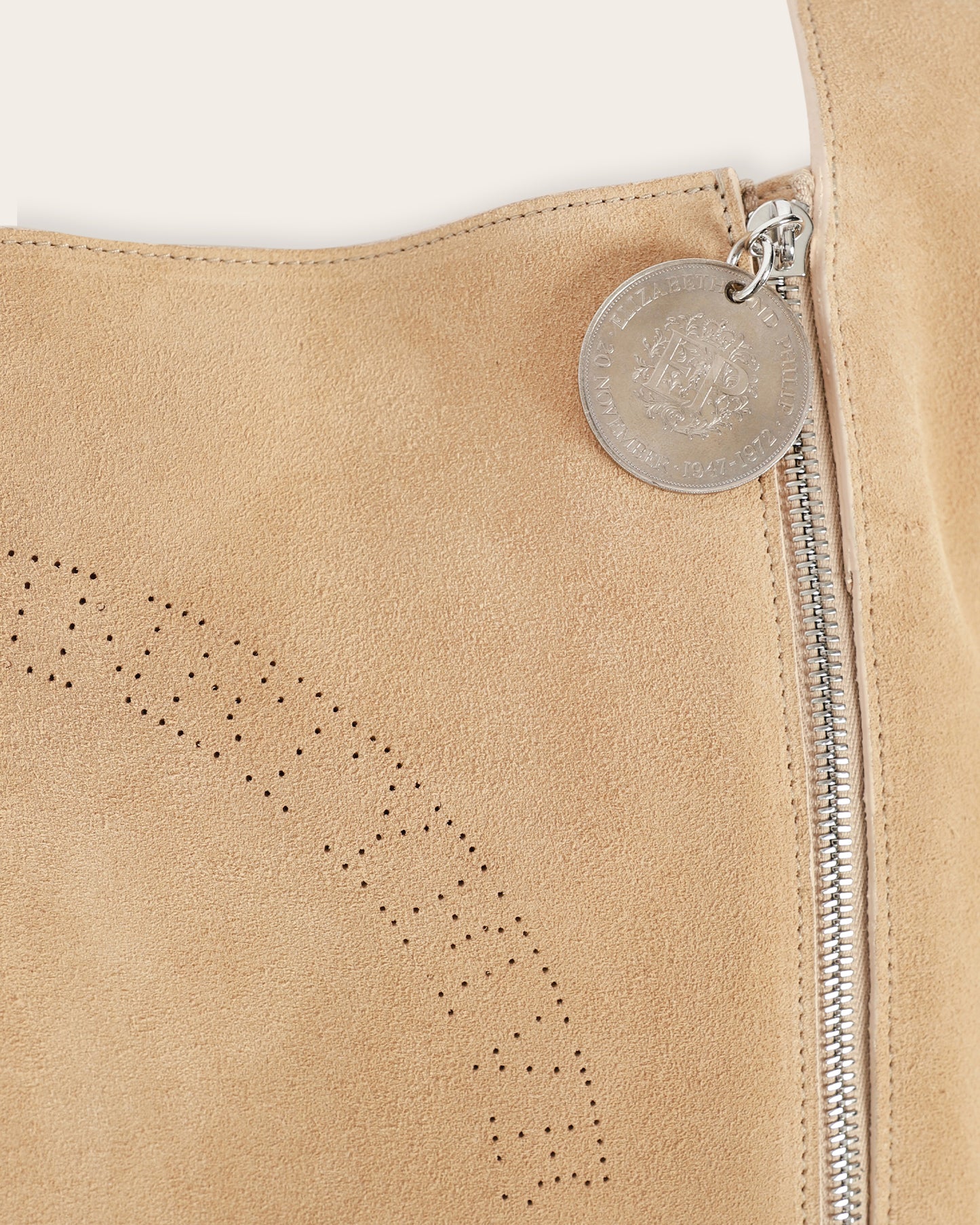 Expandable cross body